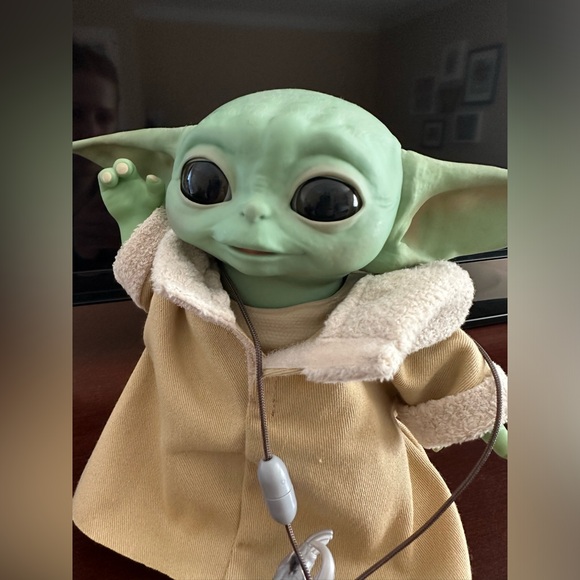 Star Wars The Mandalorian The Child Animatronic Edition 7" Tall Toy F1119 Works - Picture 2 of 6